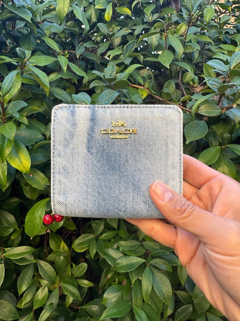 NWT Coach Snap Wallet In Loved Denim With Charm
