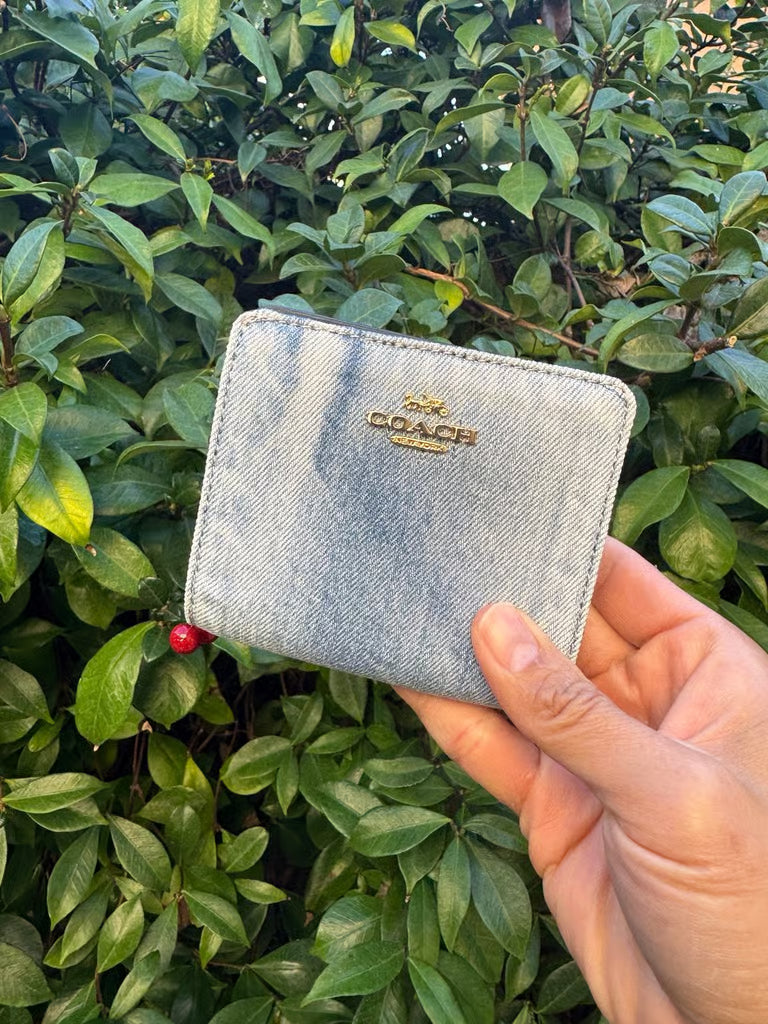 NWT Coach Snap Wallet In Loved Denim With Charm